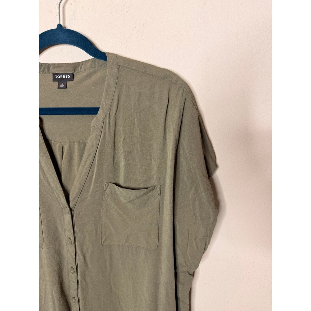 Torrid Button Down Blouse Womens Size 2 Olive Green Short Sleeve Pocket Top